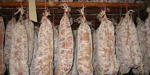 Cave a saucisson