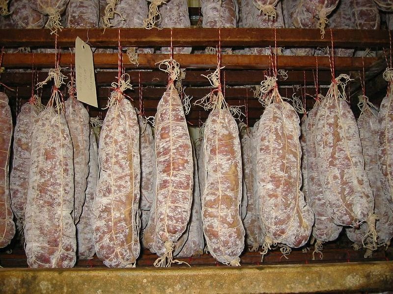Cave a saucisson